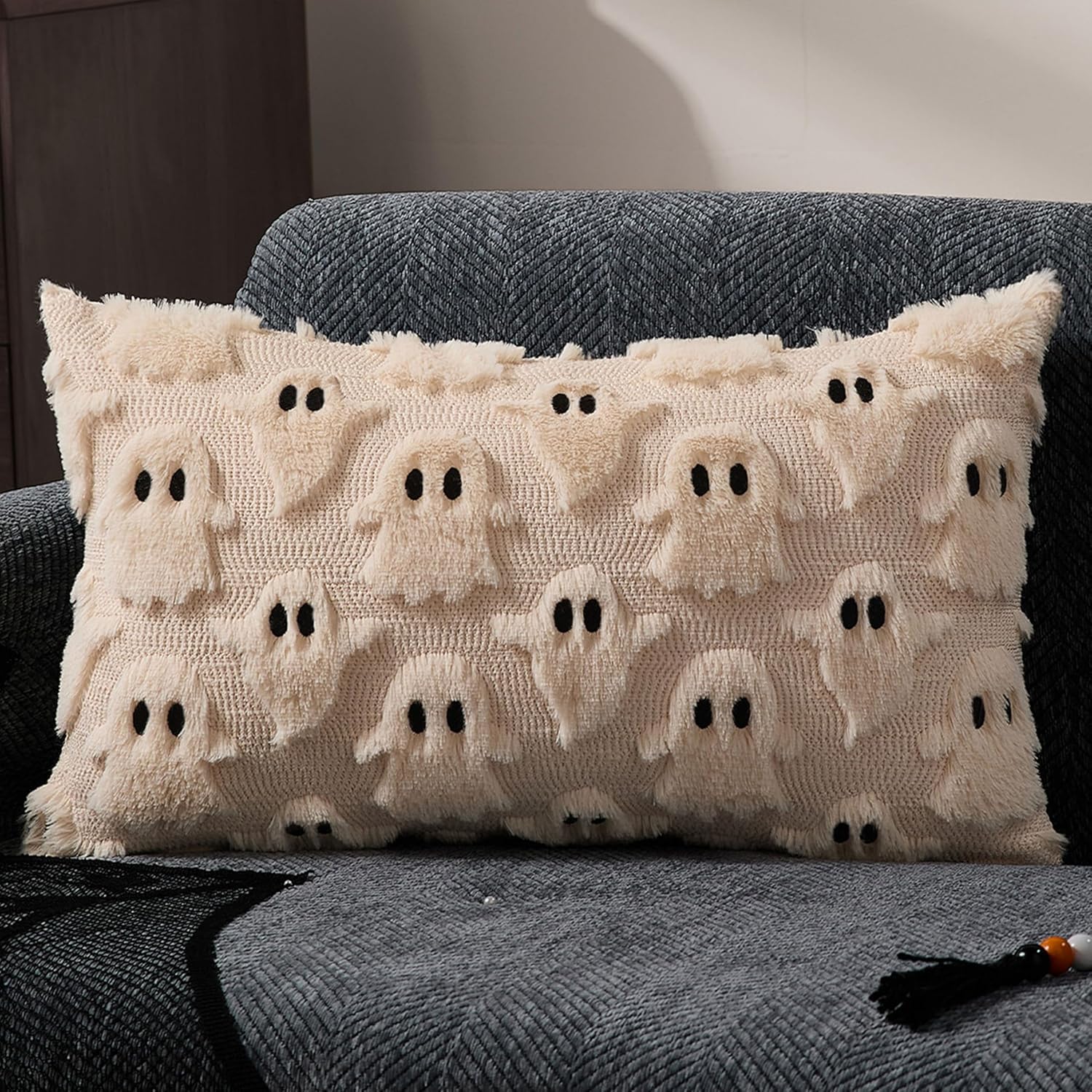 DFXSZ Halloween Pillow Covers 12x20 inch Ghost Decor Beige Halloween Lumbar Pillow Covers Decorative for Halloween Home Decor for Sofa 095B